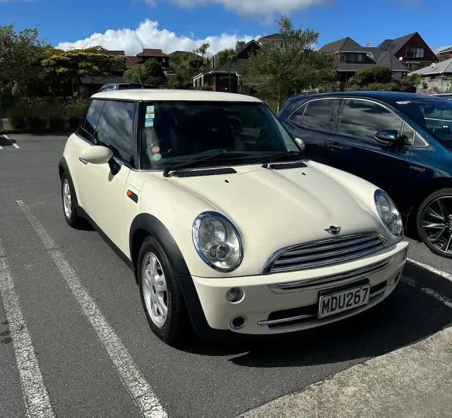 2006 MINI Cooper cover photo